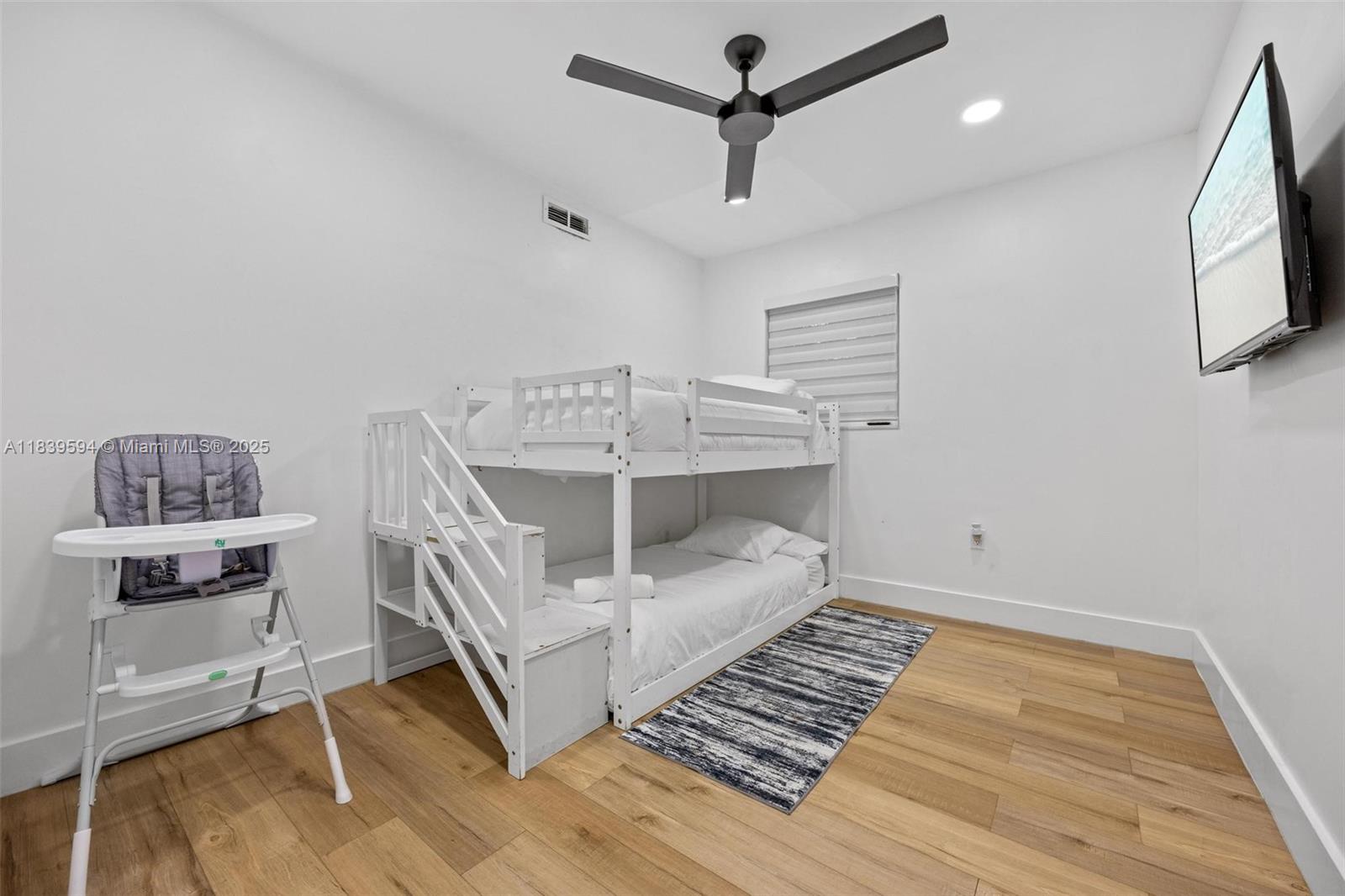 HOLLYWOOD LAKES SECTION - Residential