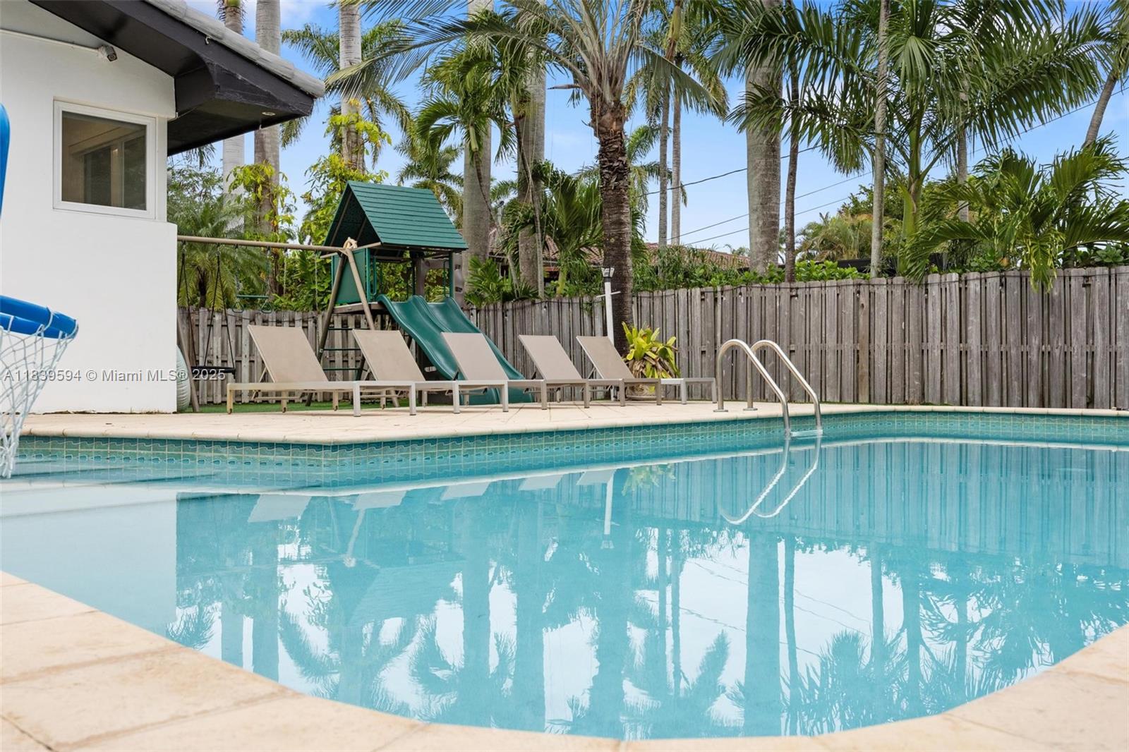 HOLLYWOOD LAKES SECTION - Residential