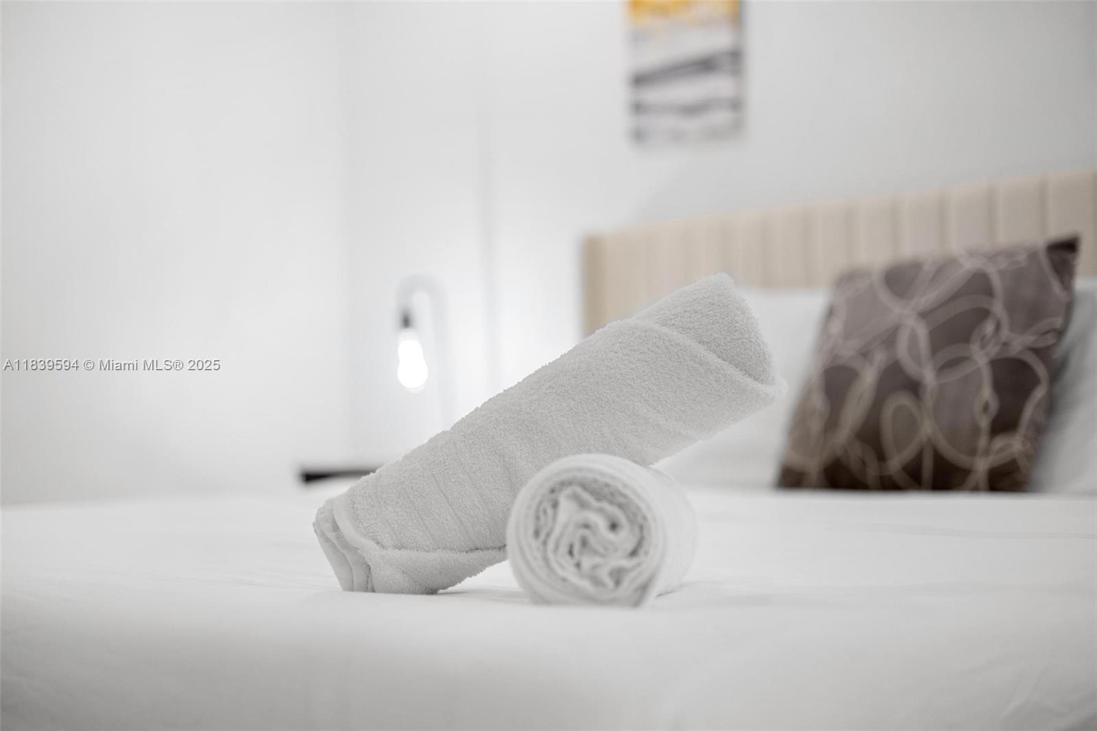 HOLLYWOOD LAKES SECTION - Residential