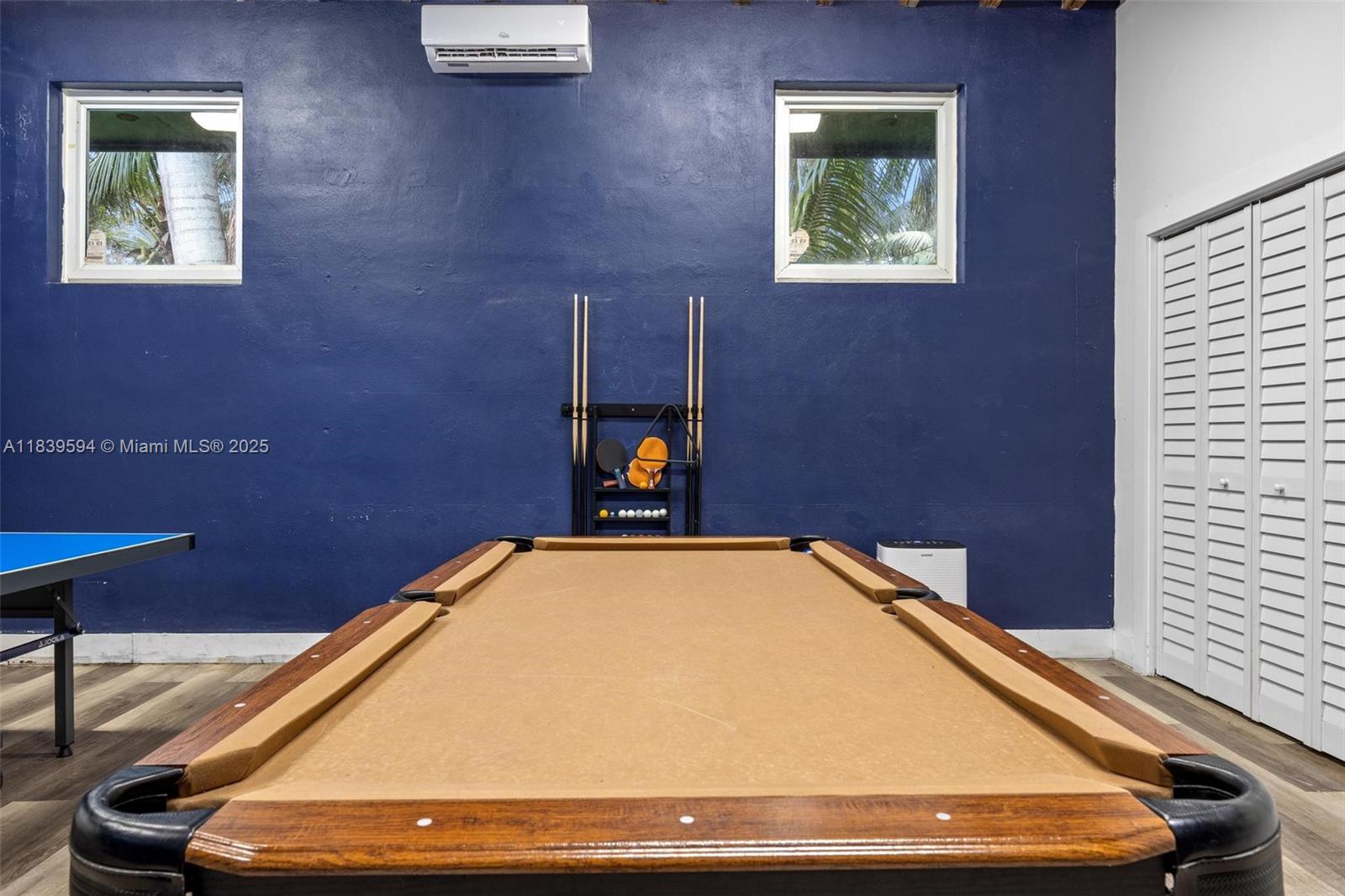 HOLLYWOOD LAKES SECTION - Residential