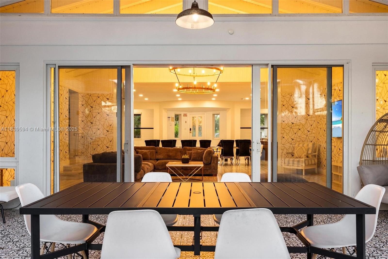 HOLLYWOOD LAKES SECTION - Residential