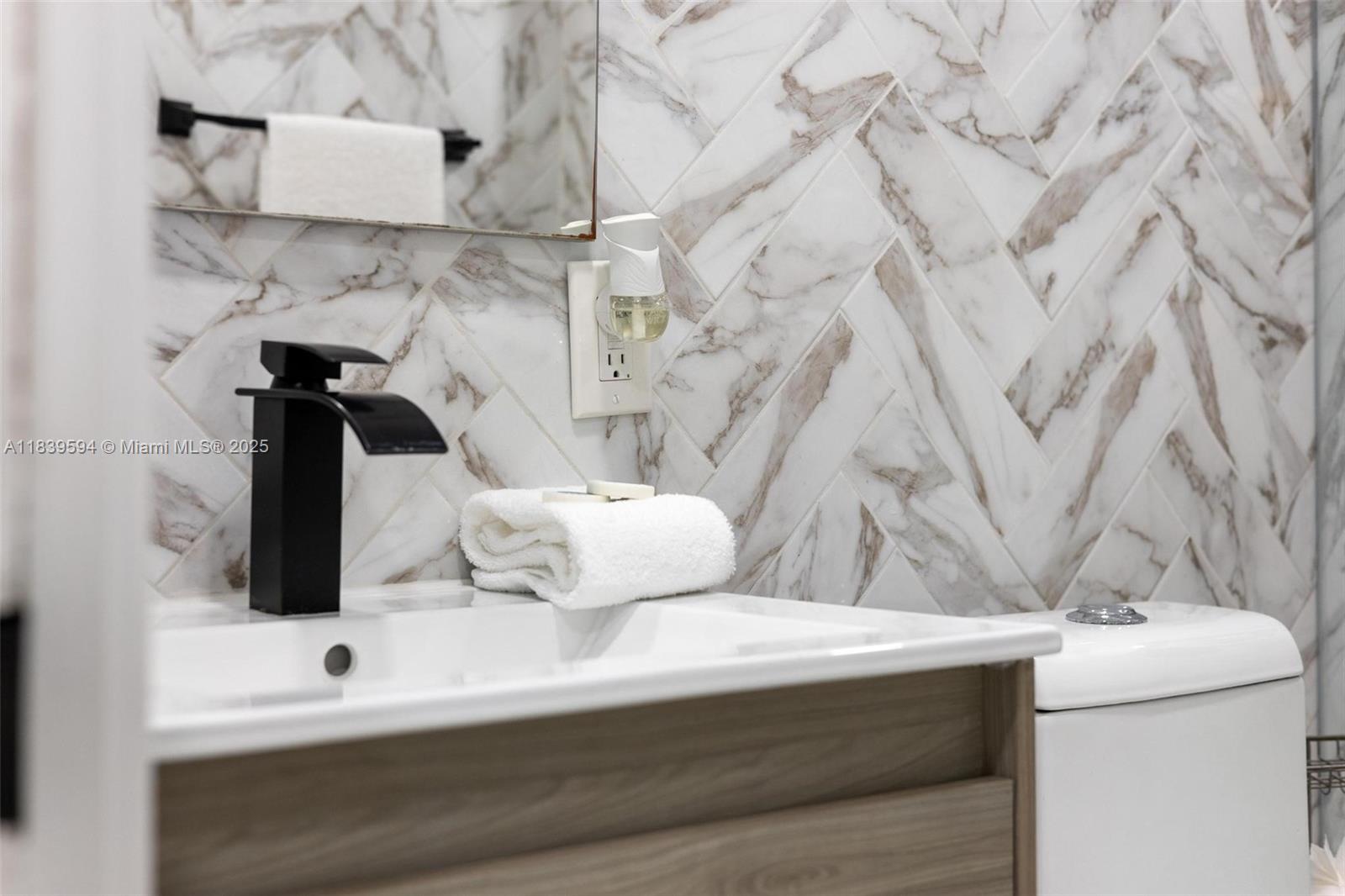 HOLLYWOOD LAKES SECTION - Residential