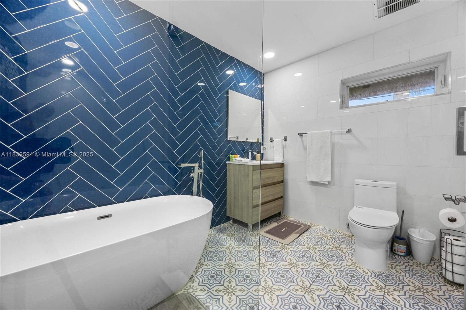 HOLLYWOOD LAKES SECTION - Residential