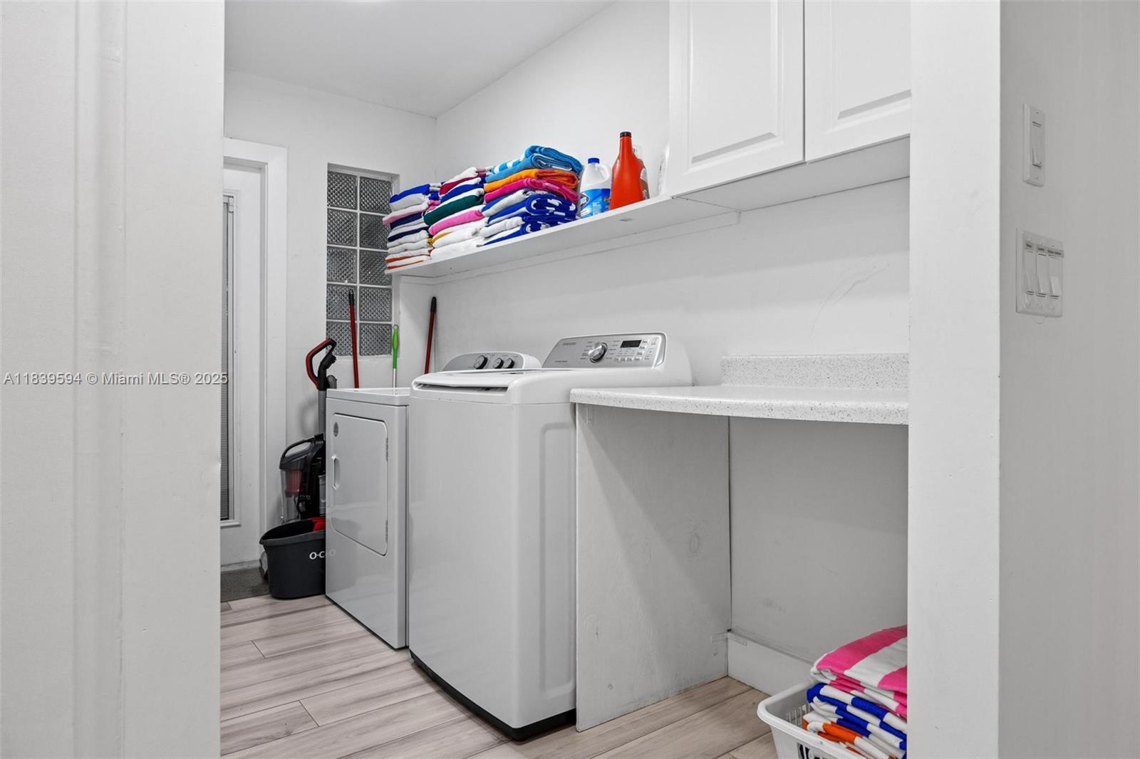 HOLLYWOOD LAKES SECTION - Residential