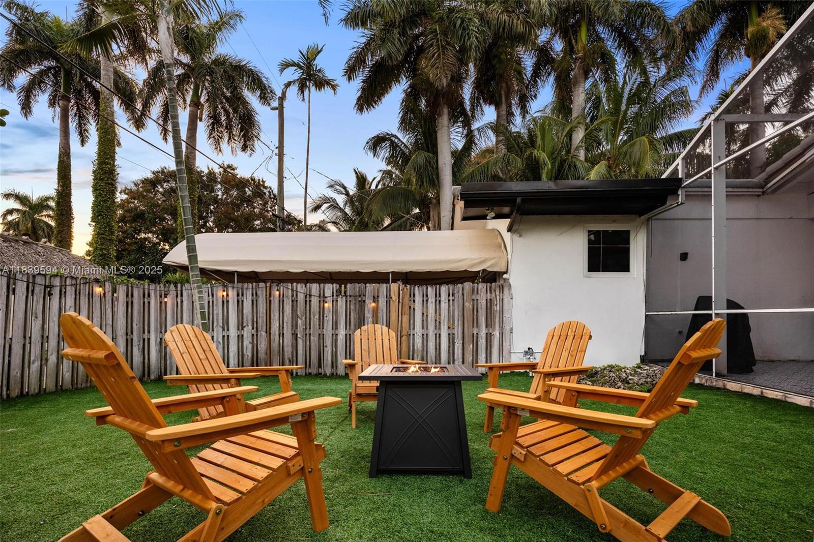 HOLLYWOOD LAKES SECTION - Residential