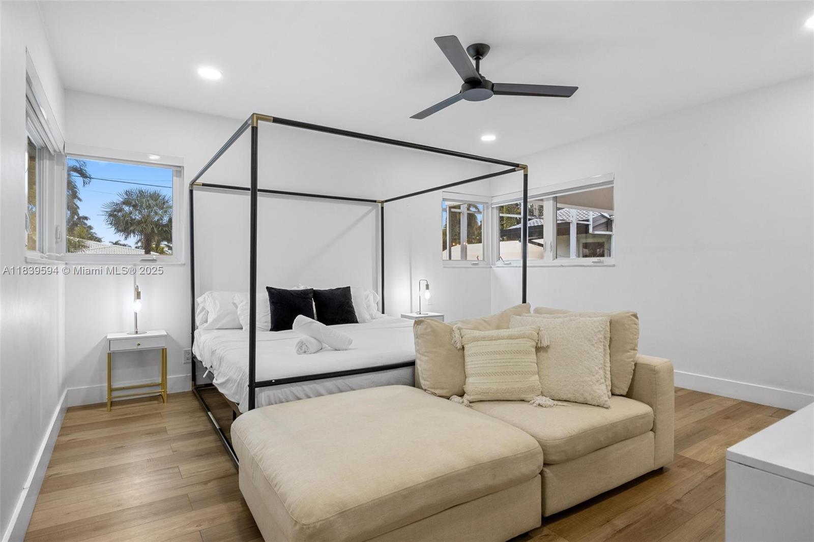 HOLLYWOOD LAKES SECTION - Residential