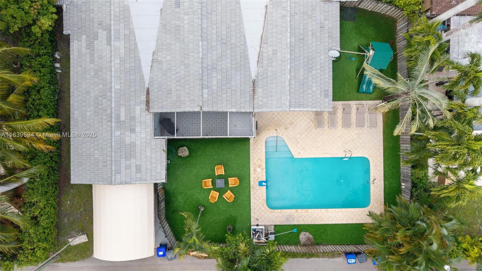 HOLLYWOOD LAKES SECTION - Residential