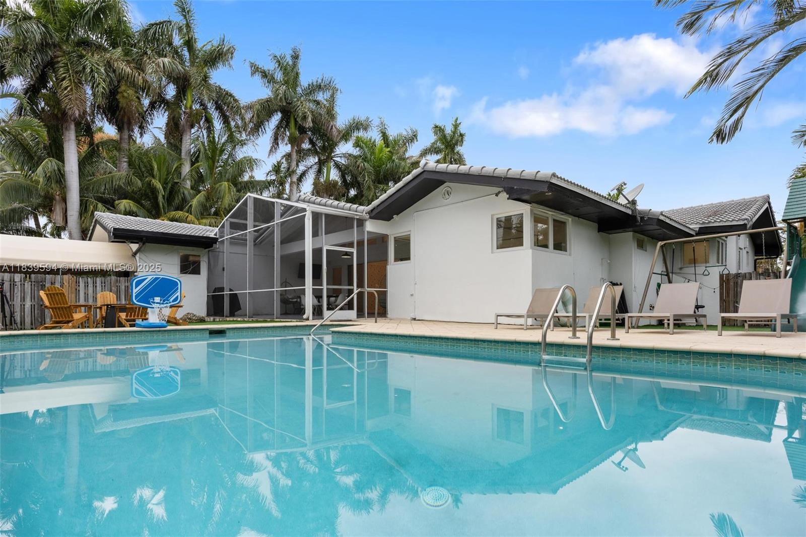 HOLLYWOOD LAKES SECTION - Residential