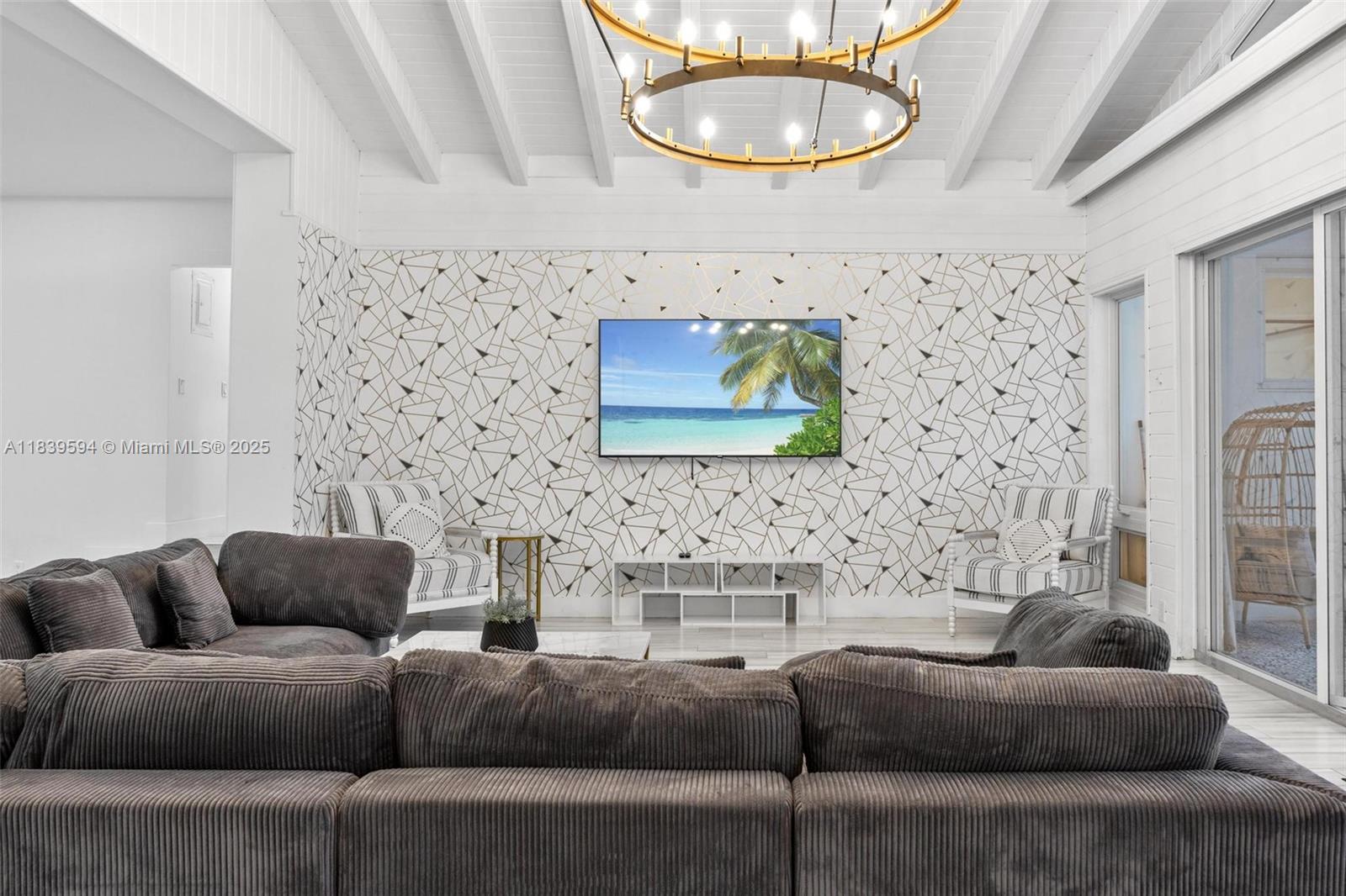 HOLLYWOOD LAKES SECTION - Residential