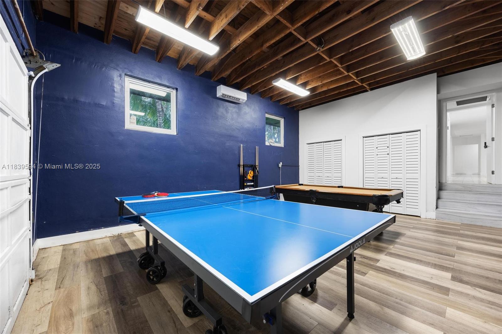 HOLLYWOOD LAKES SECTION - Residential