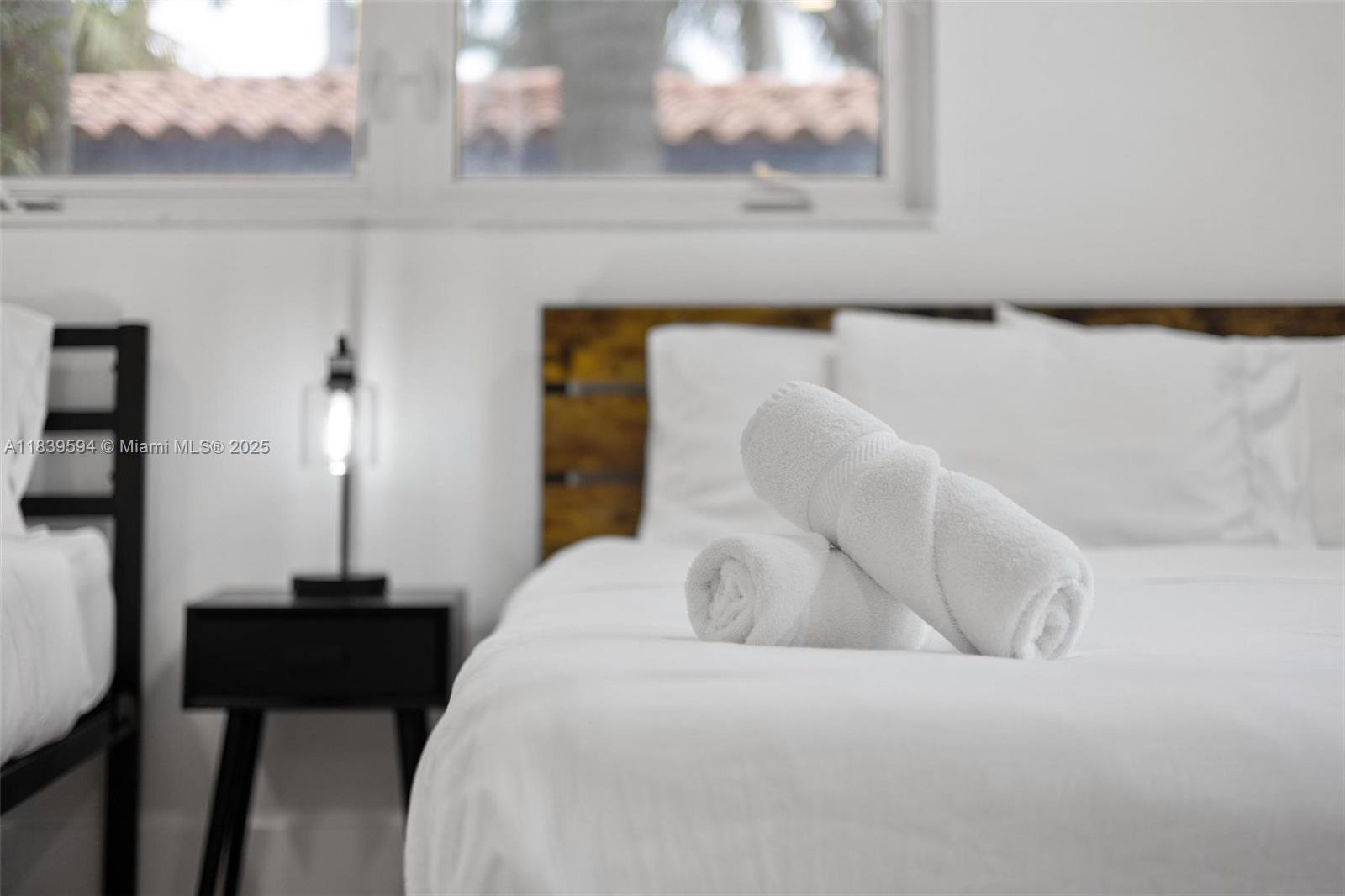 HOLLYWOOD LAKES SECTION - Residential