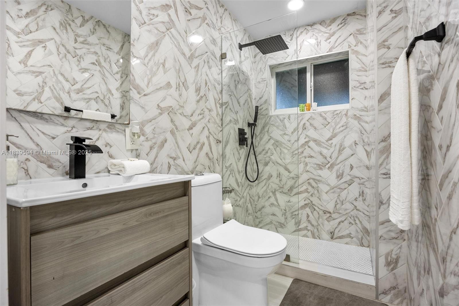 HOLLYWOOD LAKES SECTION - Residential