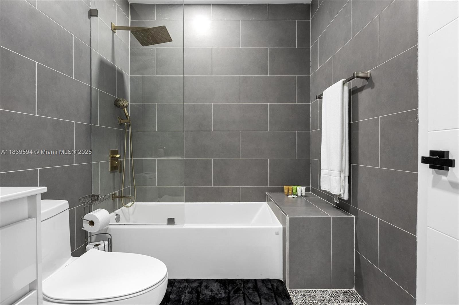 HOLLYWOOD LAKES SECTION - Residential