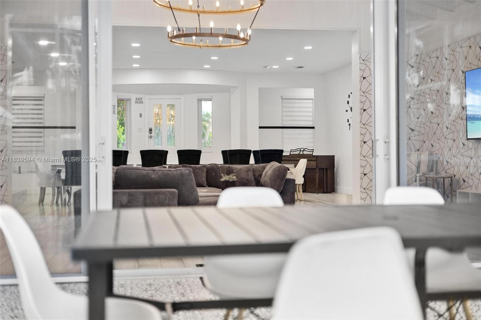 HOLLYWOOD LAKES SECTION - Residential