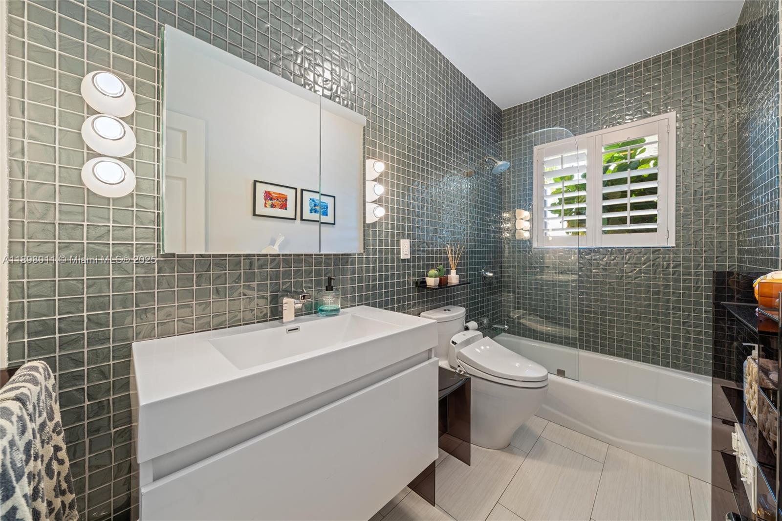 VENETIAN SEC KEYSTONE POI - Residential