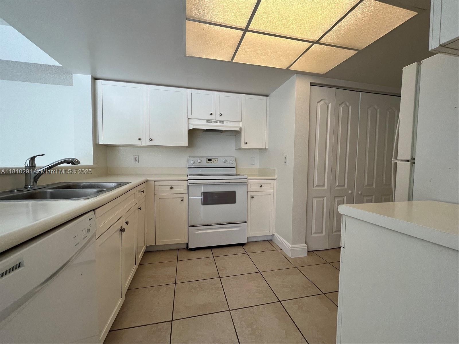 Rental Property at 9266 W Atlantic Blvd 1013, Coral Springs, Broward County, Florida - Bedrooms: 2 
Bathrooms: 2  - $2,100 MO.