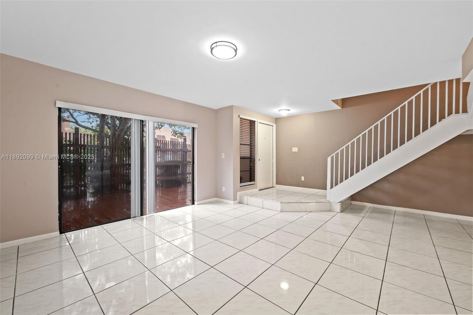 PEMBROKE LAKES SECTION SE - Residential