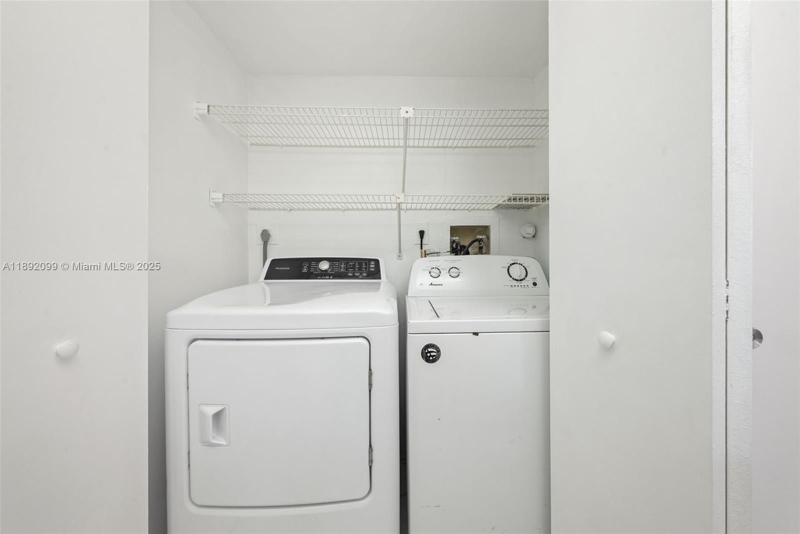 PEMBROKE LAKES SECTION SE - Residential