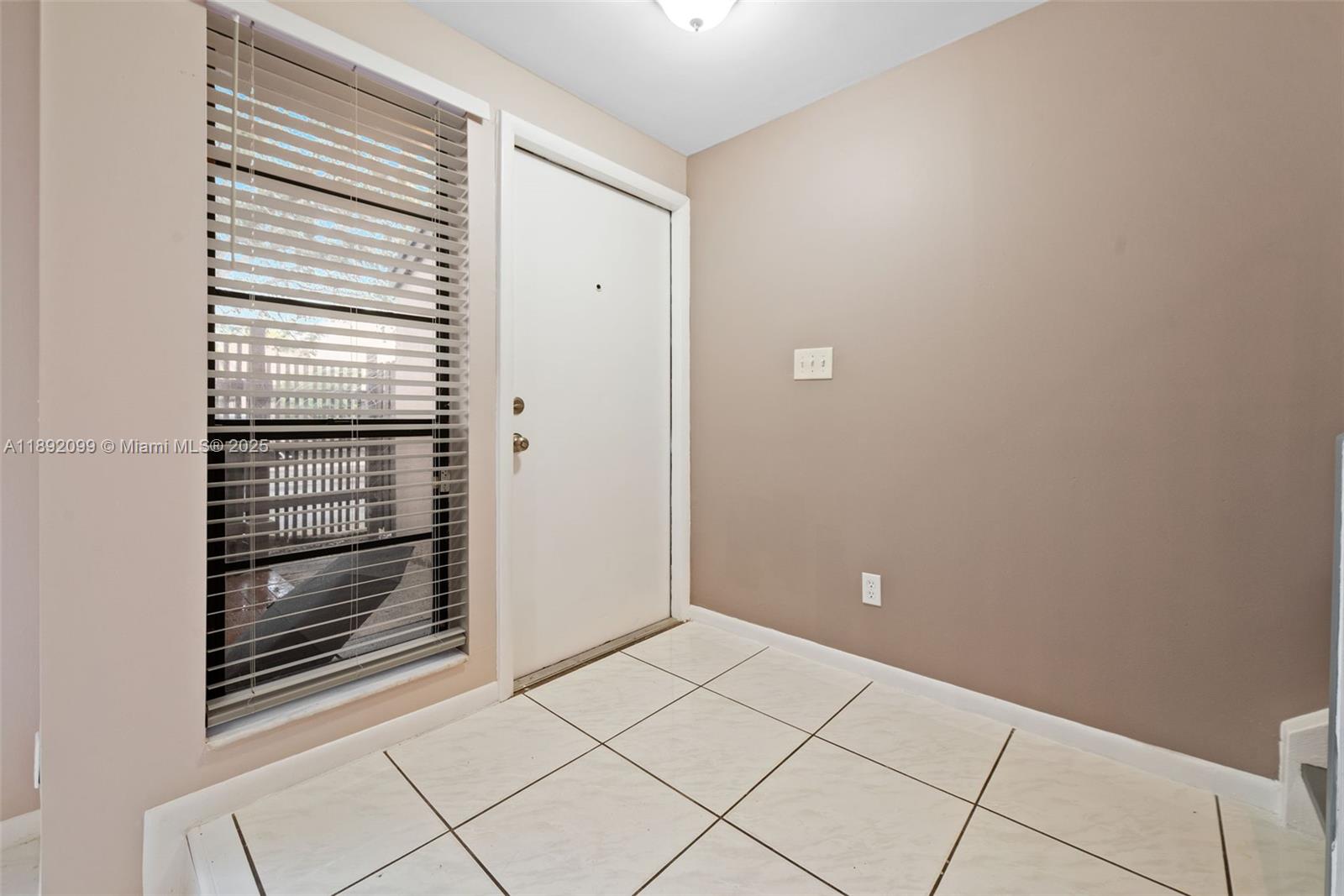 PEMBROKE LAKES SECTION SE - Residential