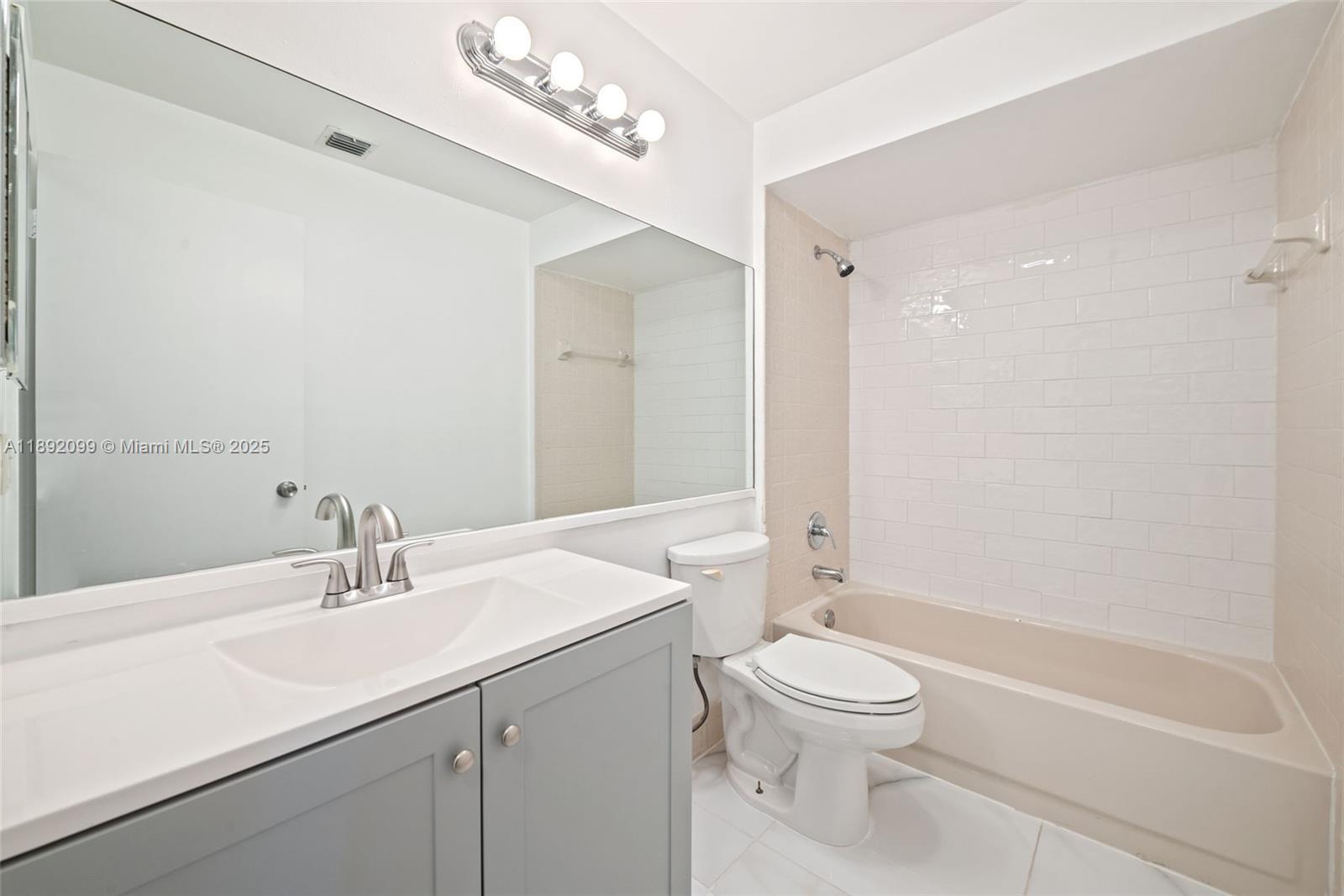 PEMBROKE LAKES SECTION SE - Residential