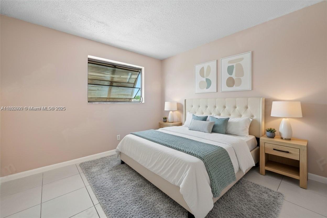 PEMBROKE LAKES SECTION SE - Residential