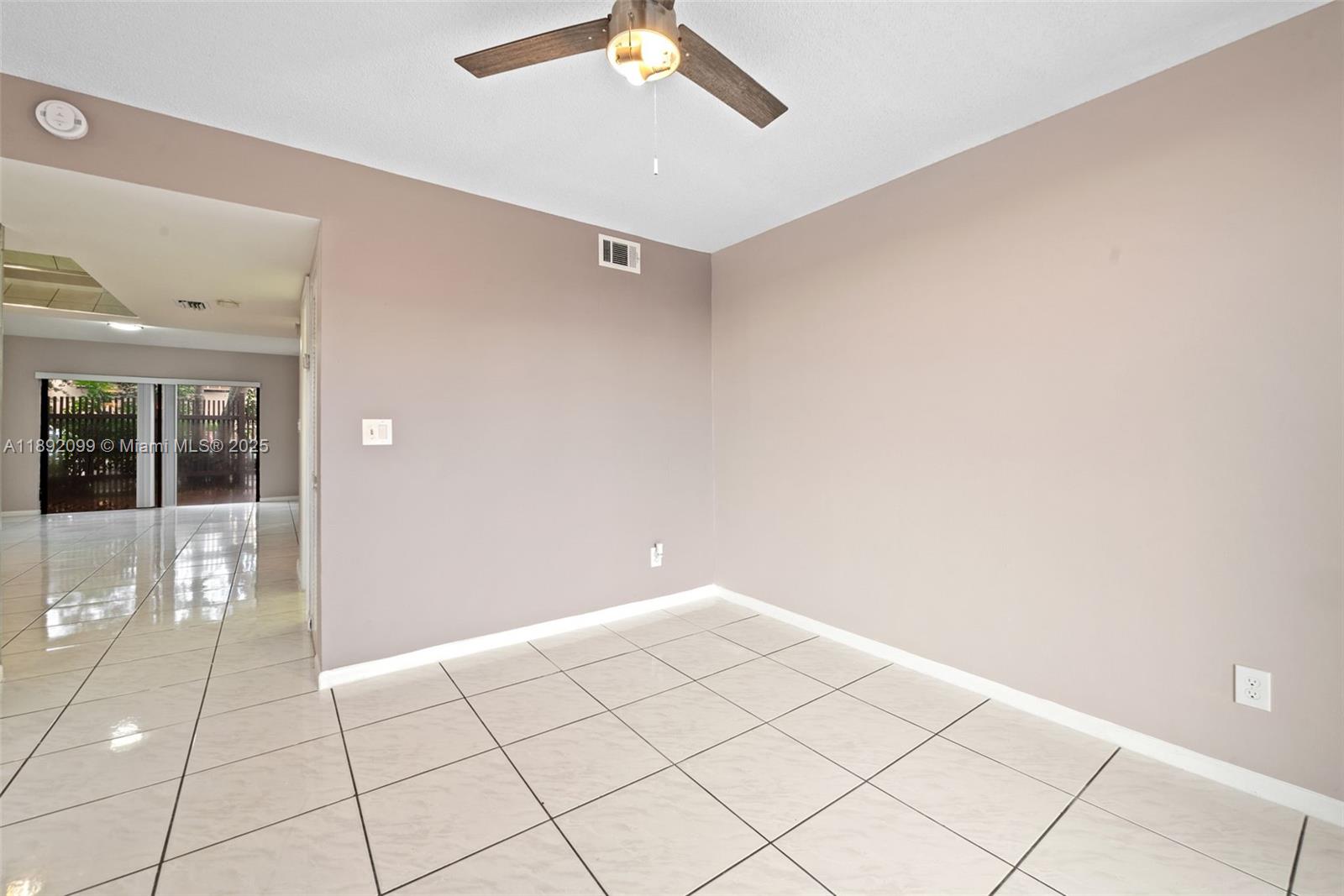 PEMBROKE LAKES SECTION SE - Residential