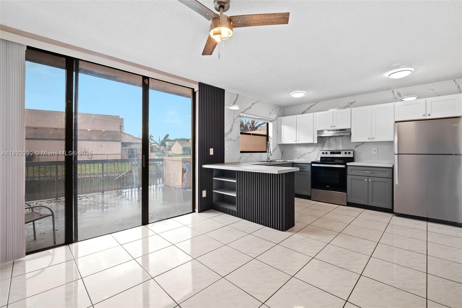 PEMBROKE LAKES SECTION SE - Residential