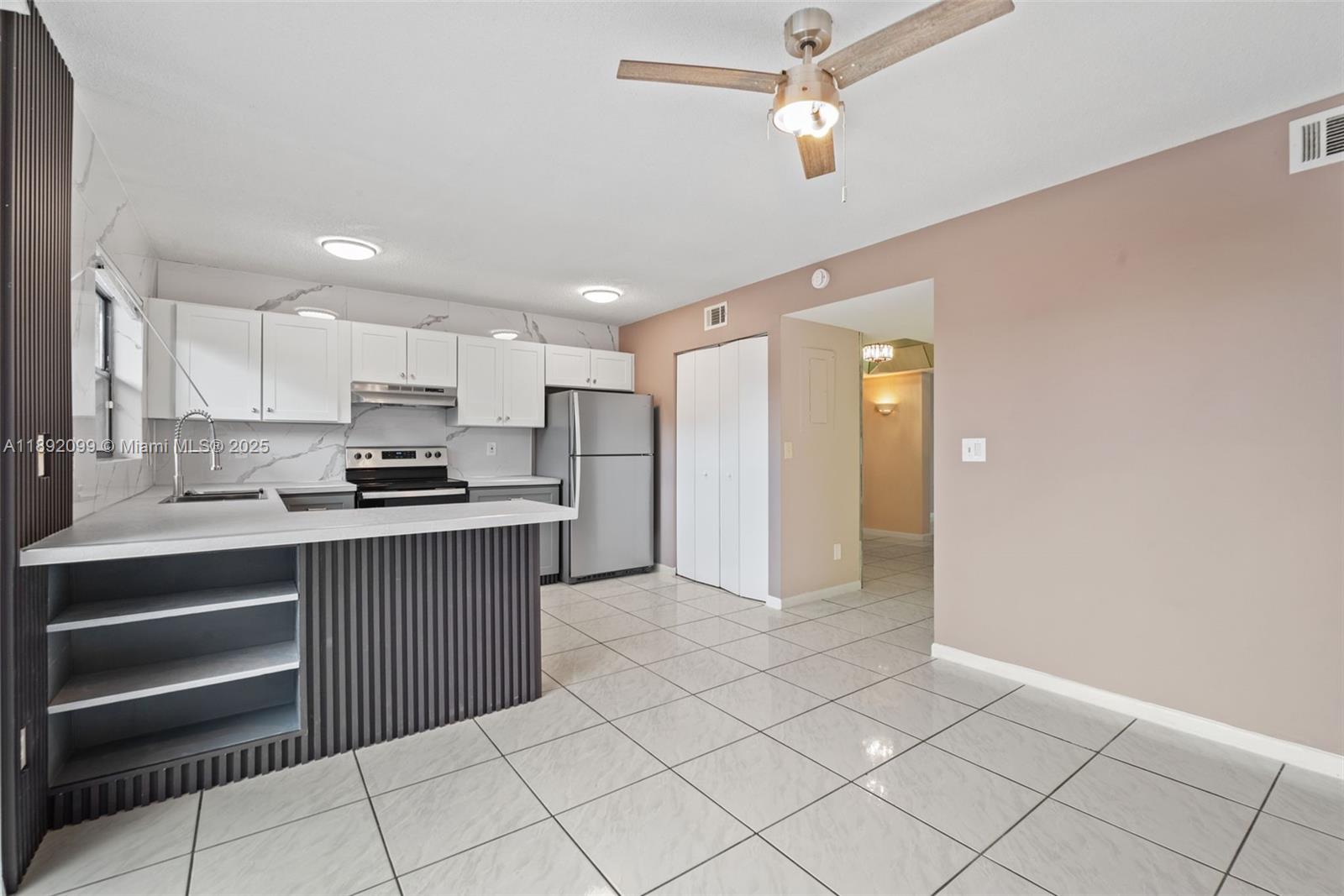 PEMBROKE LAKES SECTION SE - Residential