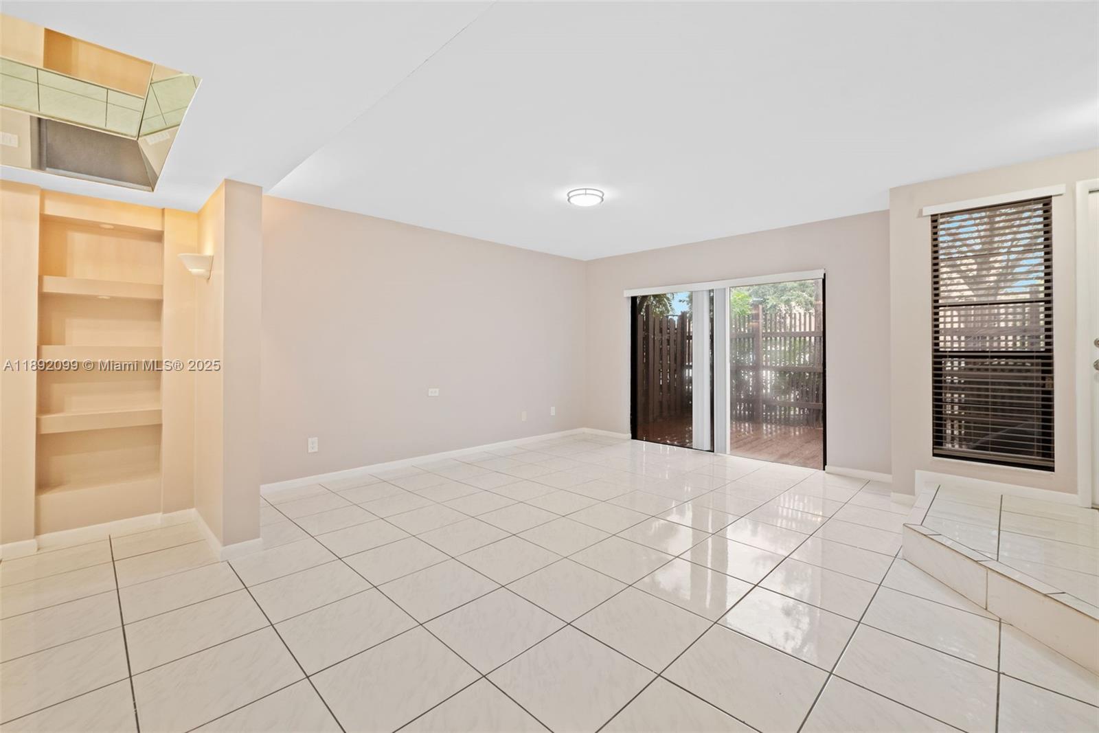 PEMBROKE LAKES SECTION SE - Residential
