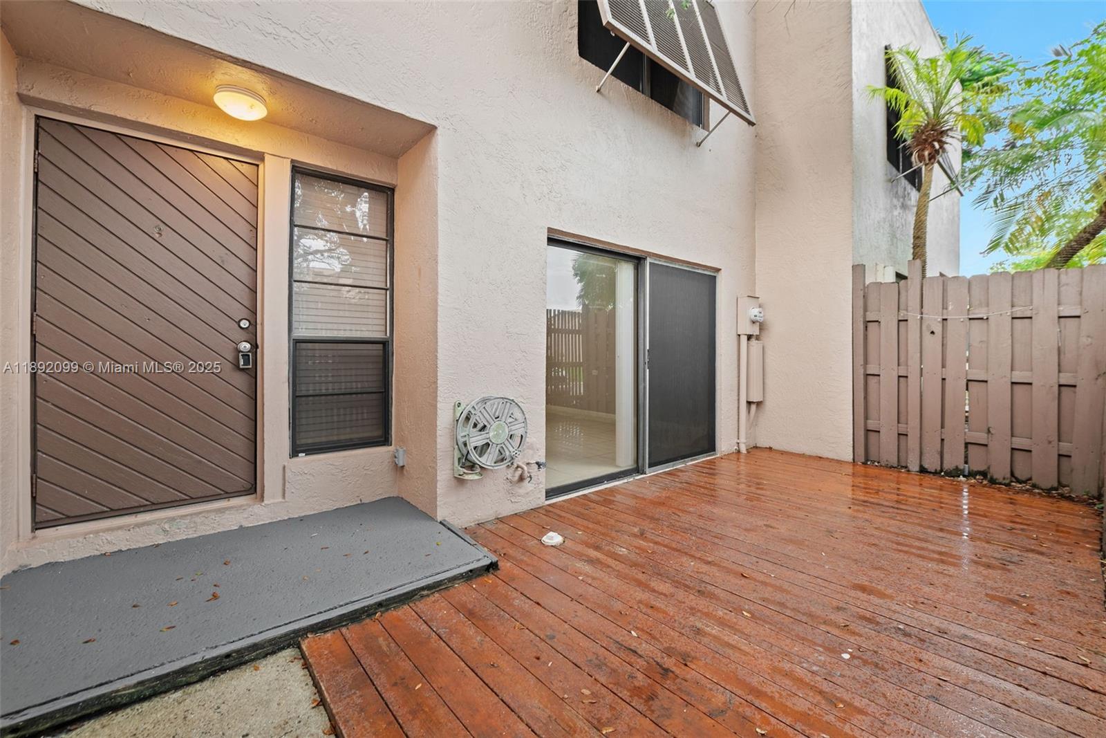 PEMBROKE LAKES SECTION SE - Residential