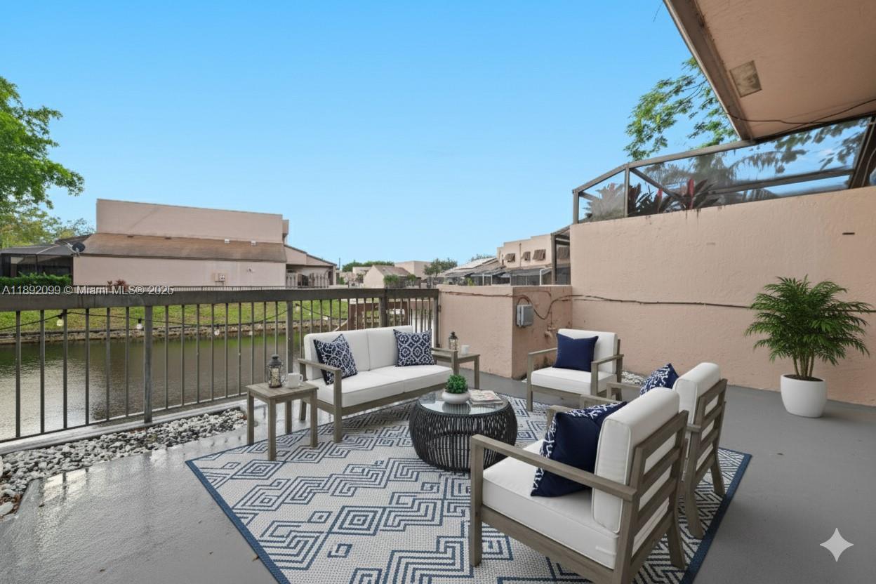 PEMBROKE LAKES SECTION SE - Residential