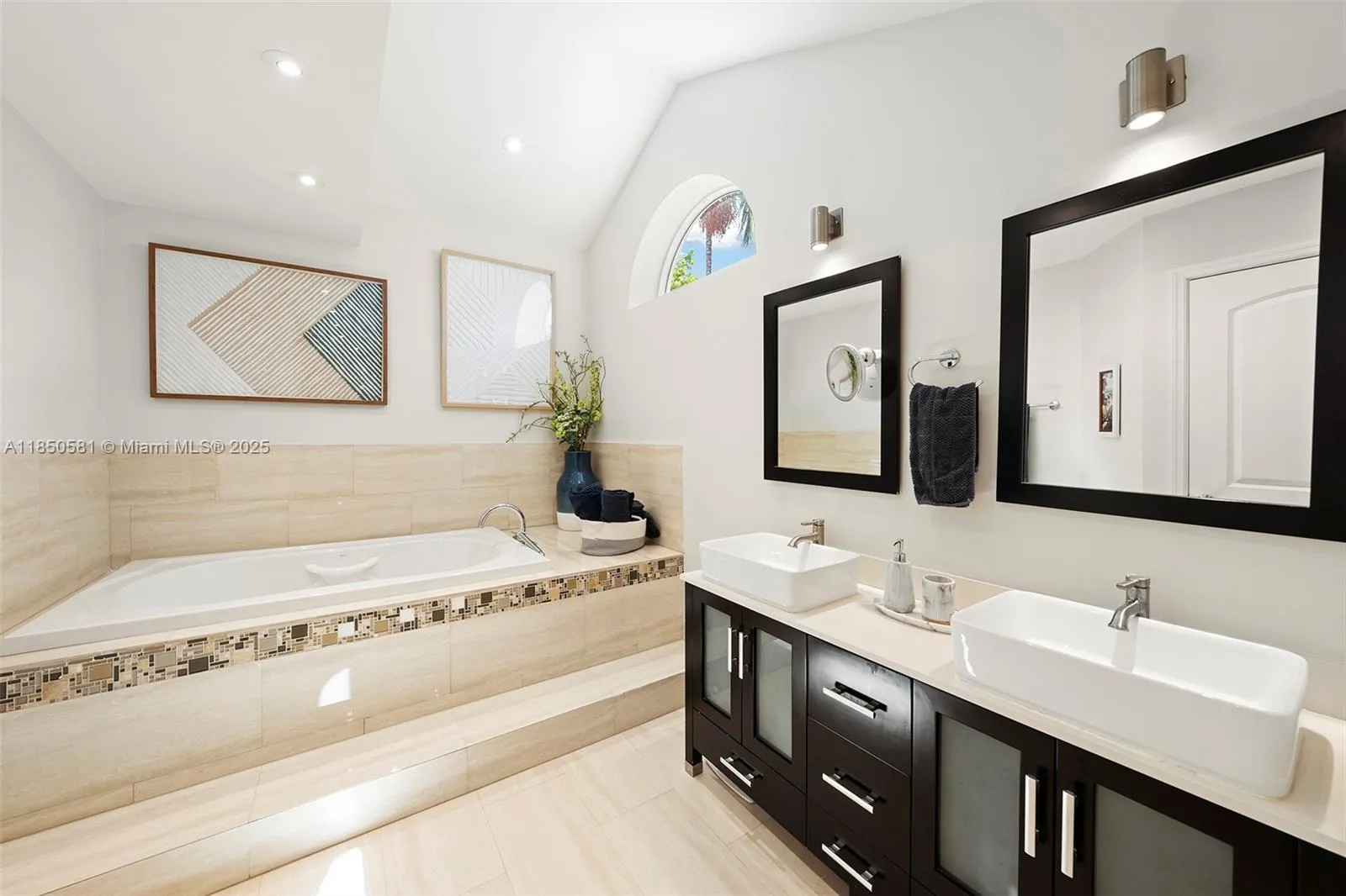 Aventura, Florida 33180, United States, 4 Bedrooms Bedrooms, ,3 BathroomsBathrooms,Residential,Active,190292