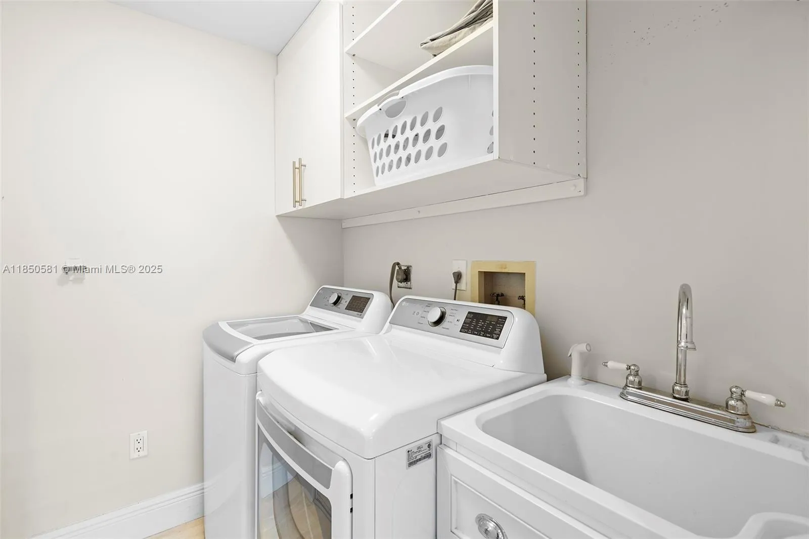 Aventura, Florida 33180, United States, 4 Bedrooms Bedrooms, ,3 BathroomsBathrooms,Residential,Active,190292