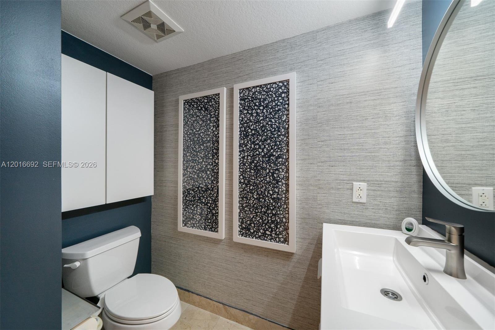 1800 CLUB CONDO - Residential Lease