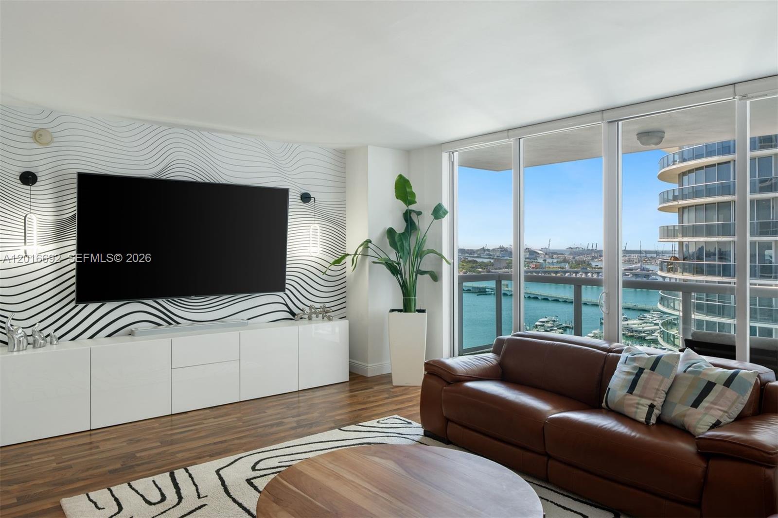 1800 CLUB CONDO - Residential Lease