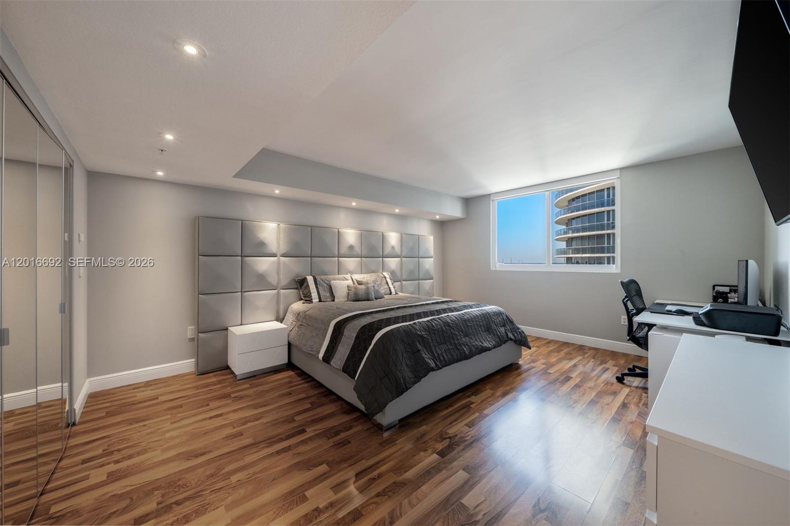 1800 CLUB CONDO - Residential Lease