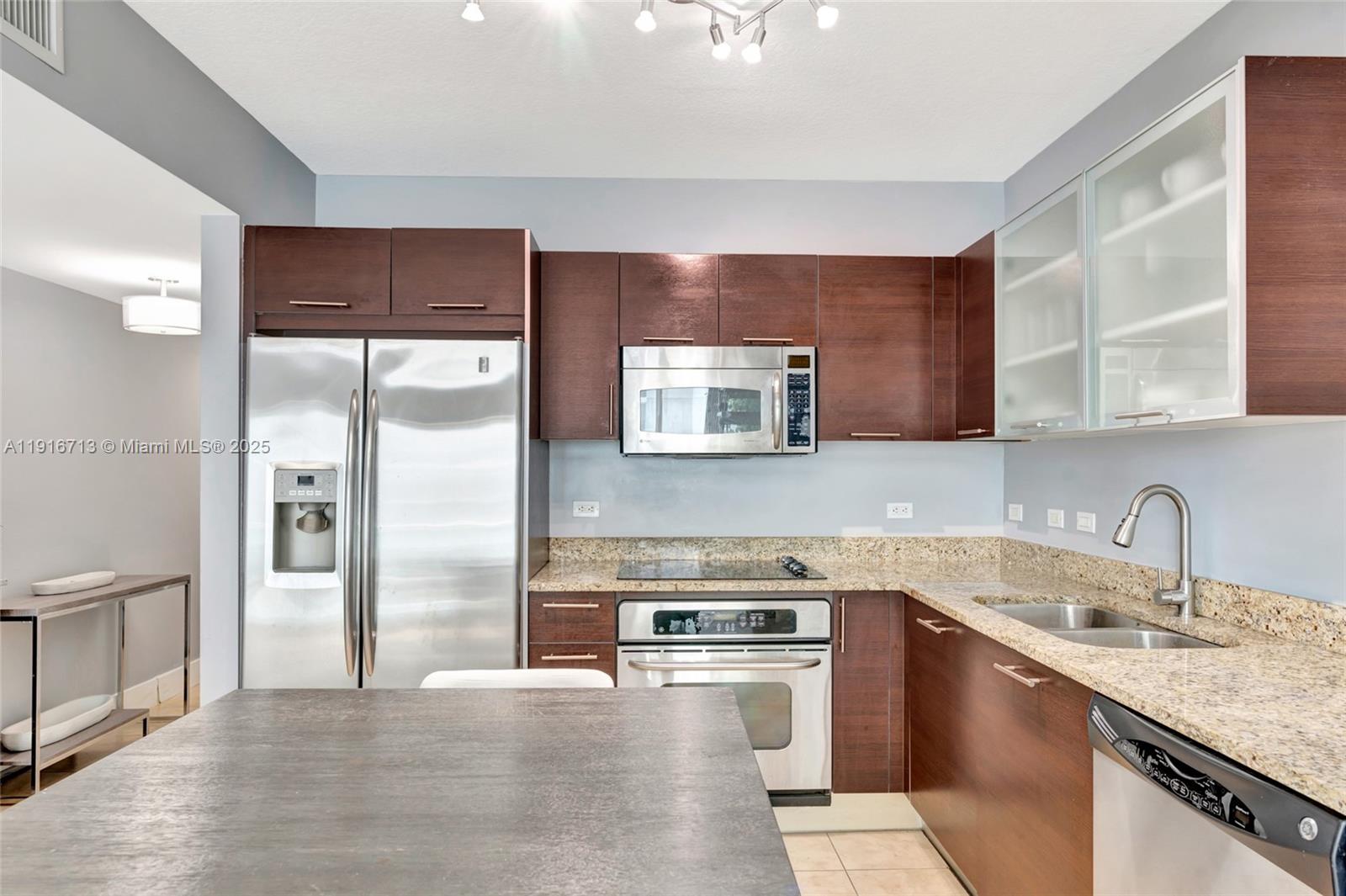 BRICKELL ON THE RIVER S T - Residential