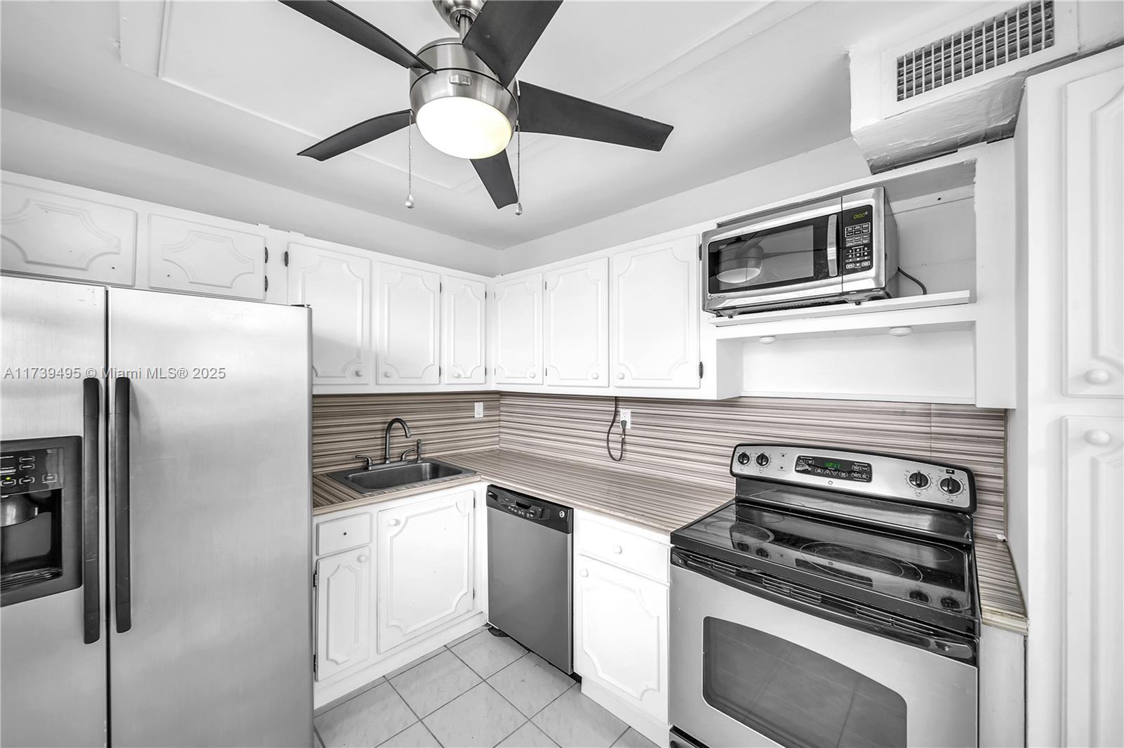 BRISAS DEL MAR CONDO - Residential