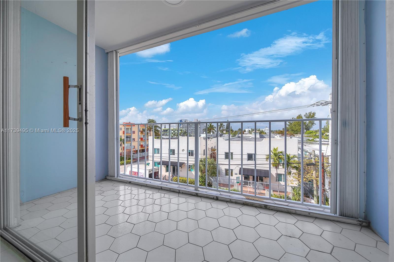 BRISAS DEL MAR CONDO - Residential
