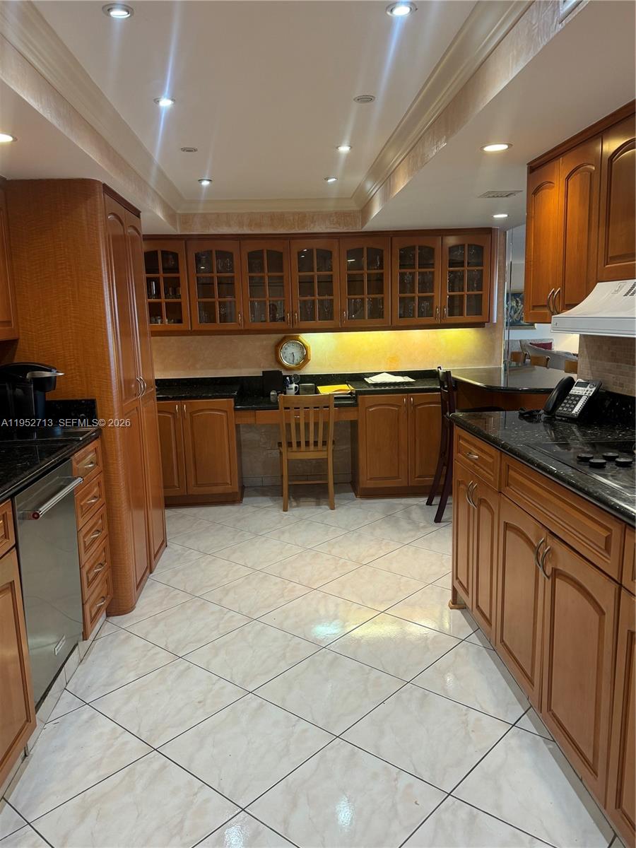 CRICKET CLUB CONDO - Residential