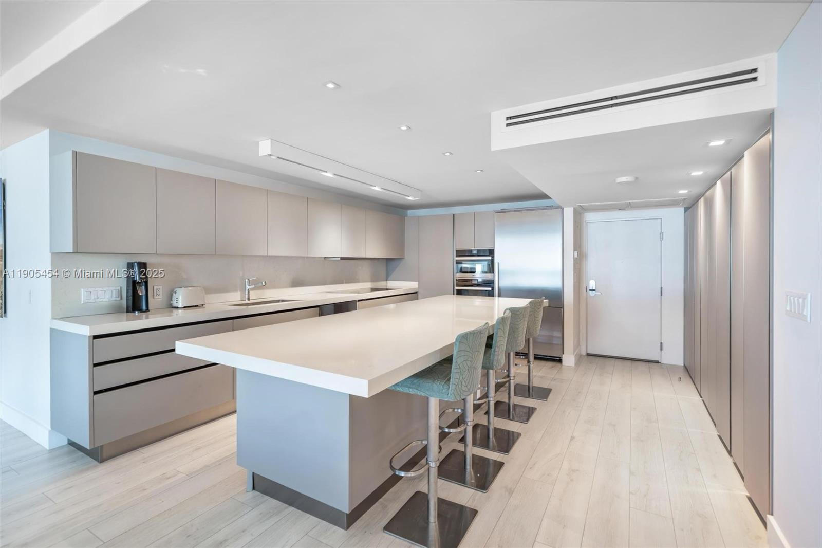 RONEY PALACE CONDO - Residential