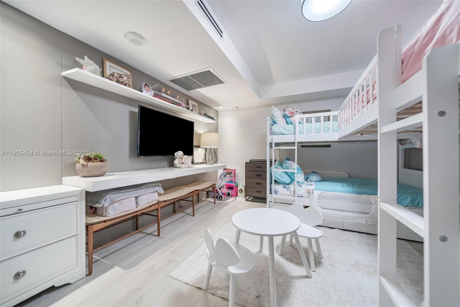 RONEY PALACE CONDO - Residential