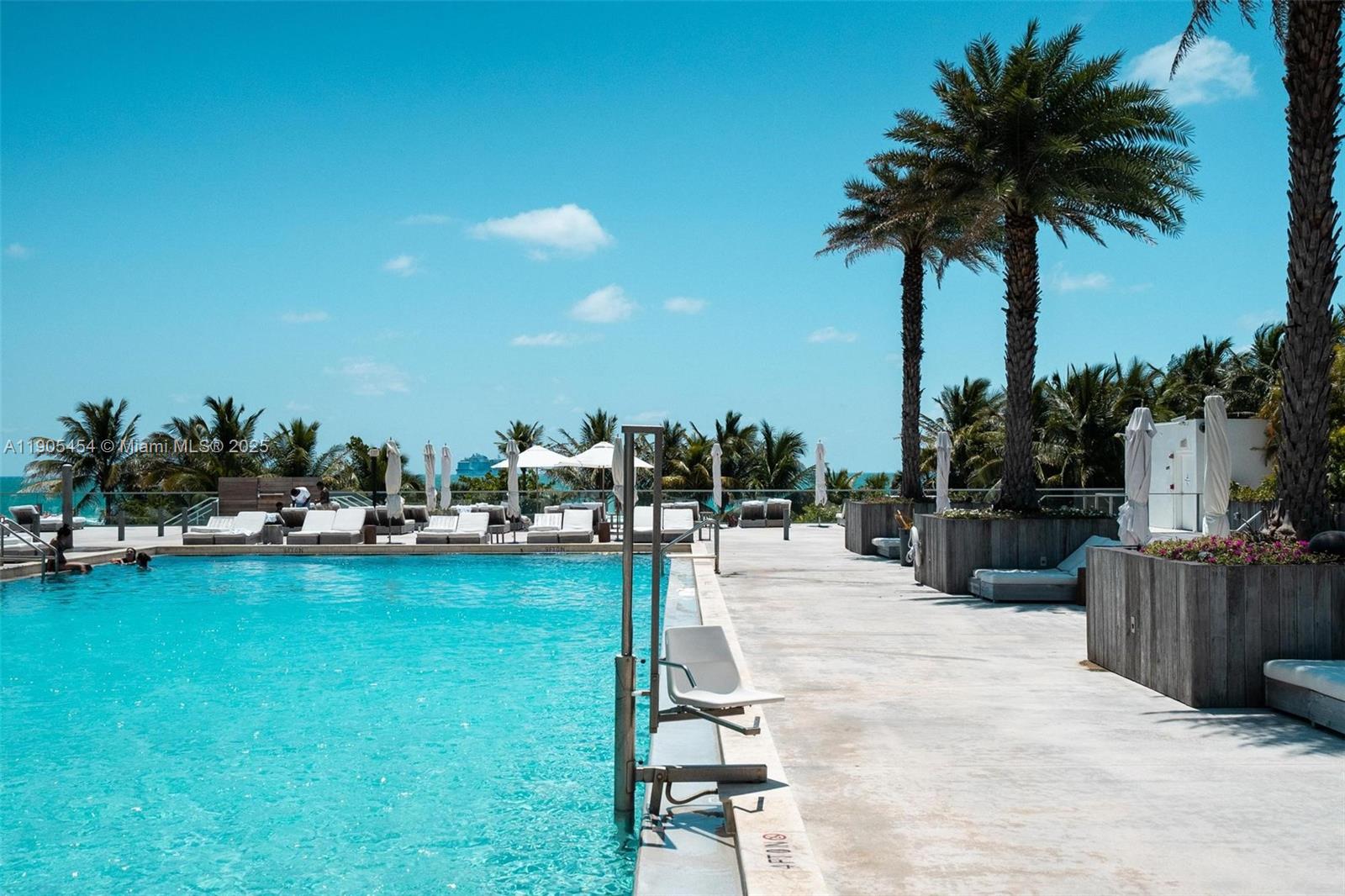 RONEY PALACE CONDO - Residential