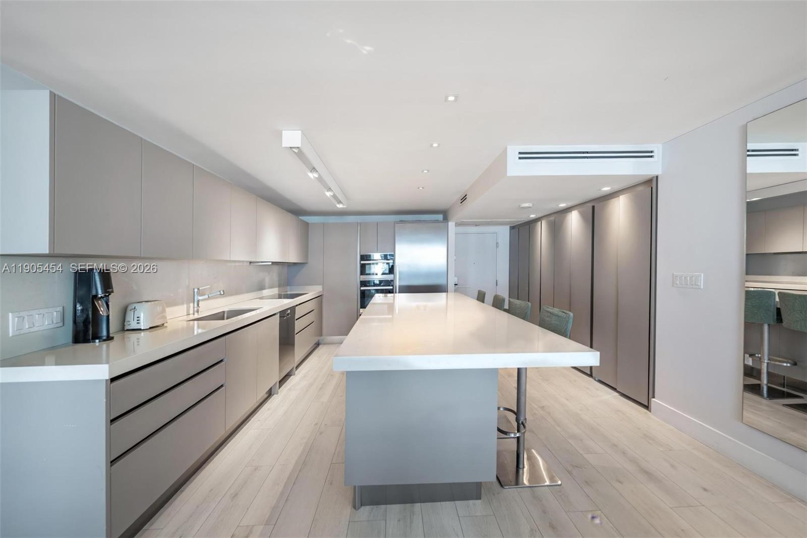 RONEY PALACE CONDO - Residential