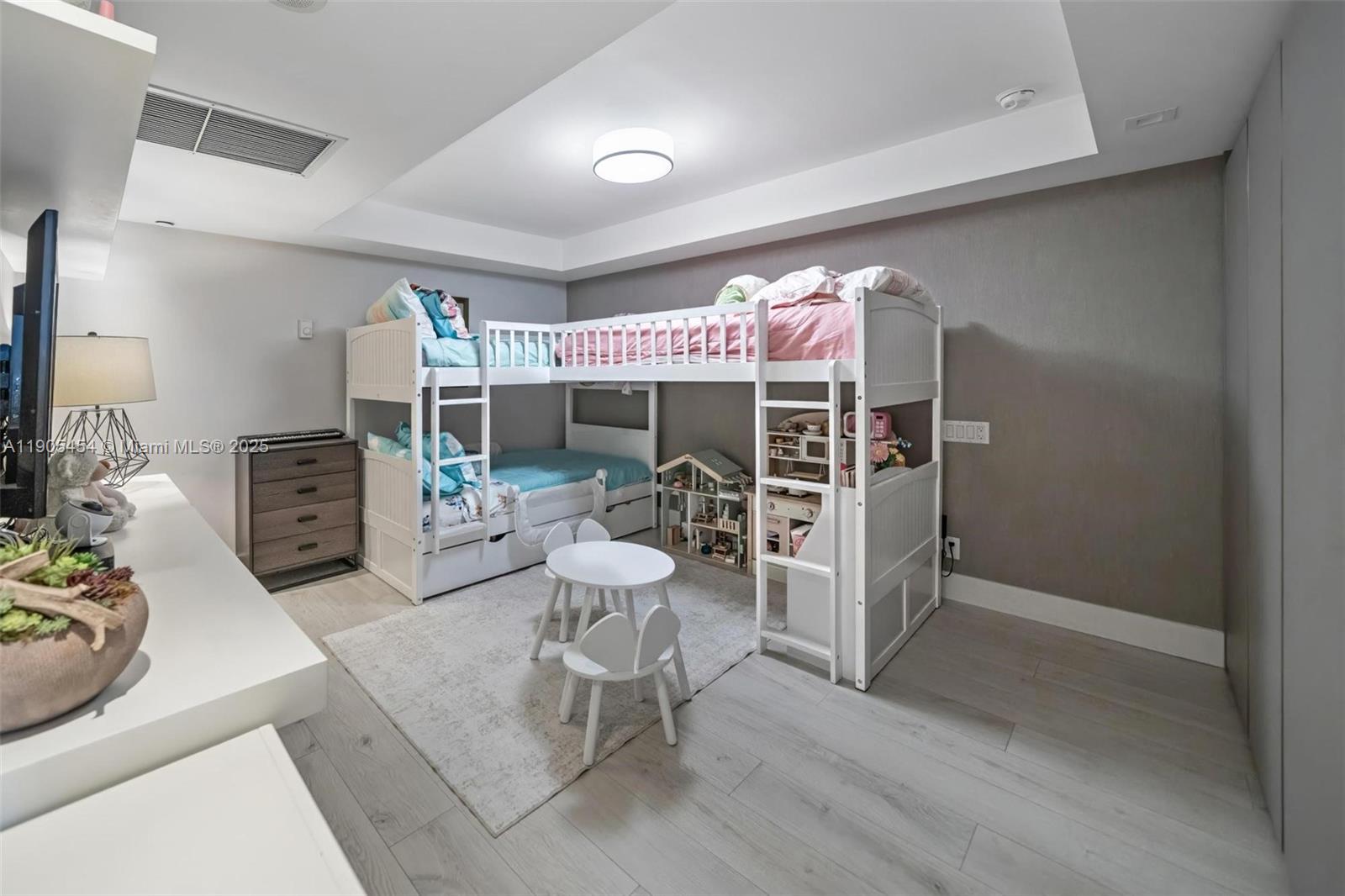 RONEY PALACE CONDO - Residential