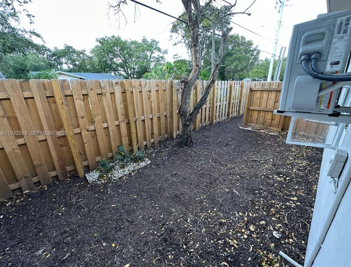 LAUDERDALE - Residential Lease