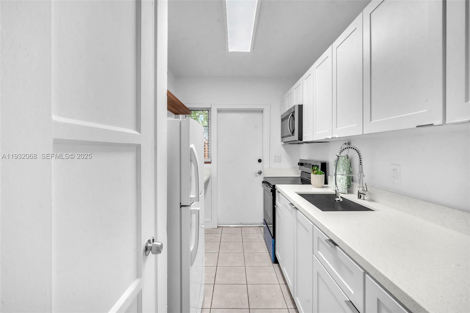 LAUDERDALE - Residential Lease