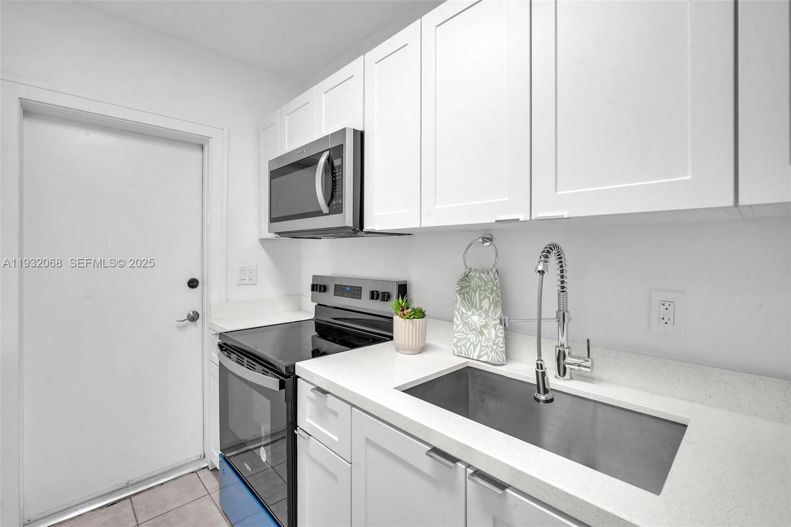 LAUDERDALE - Residential Lease