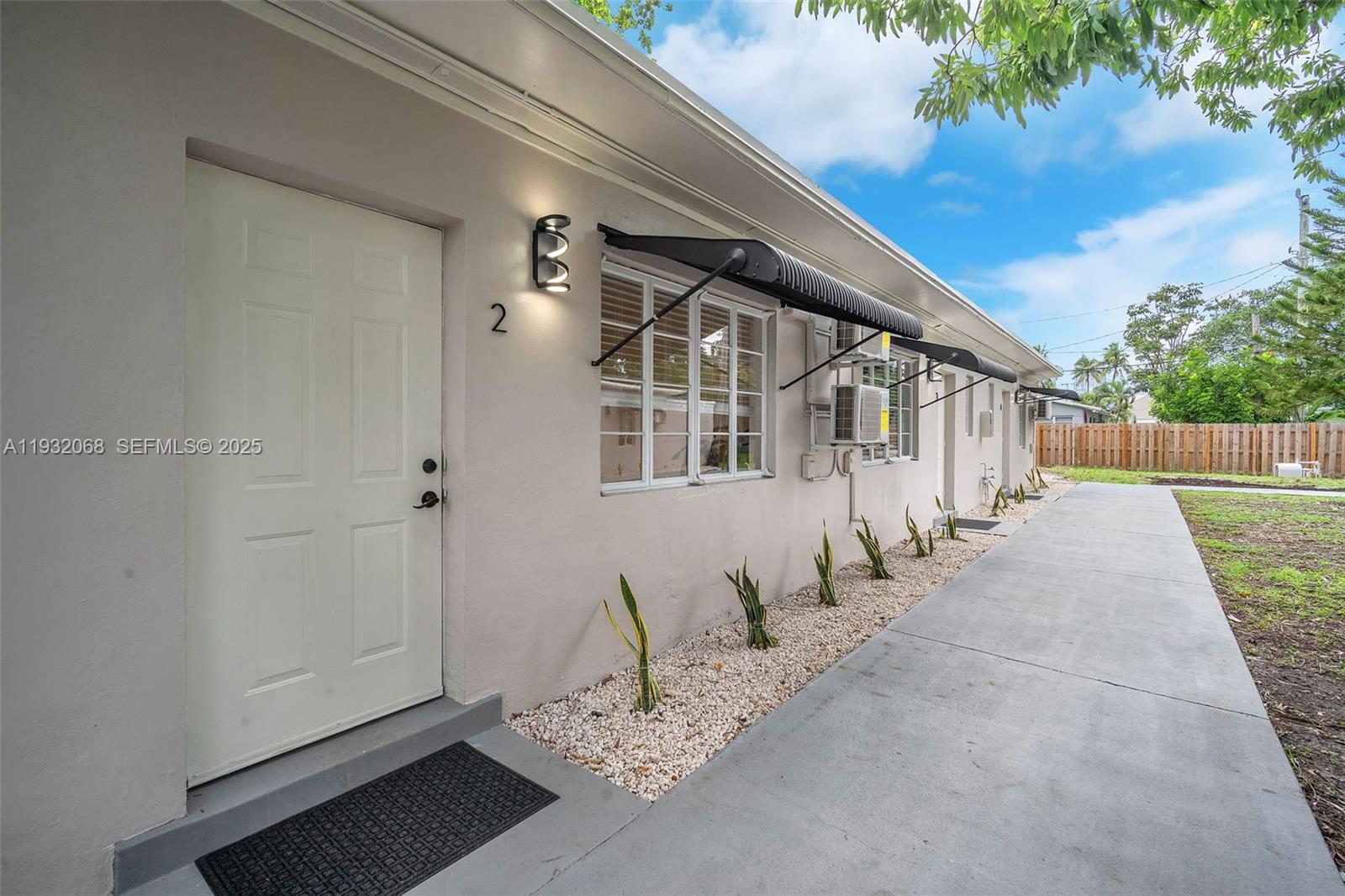 LAUDERDALE - Residential Lease