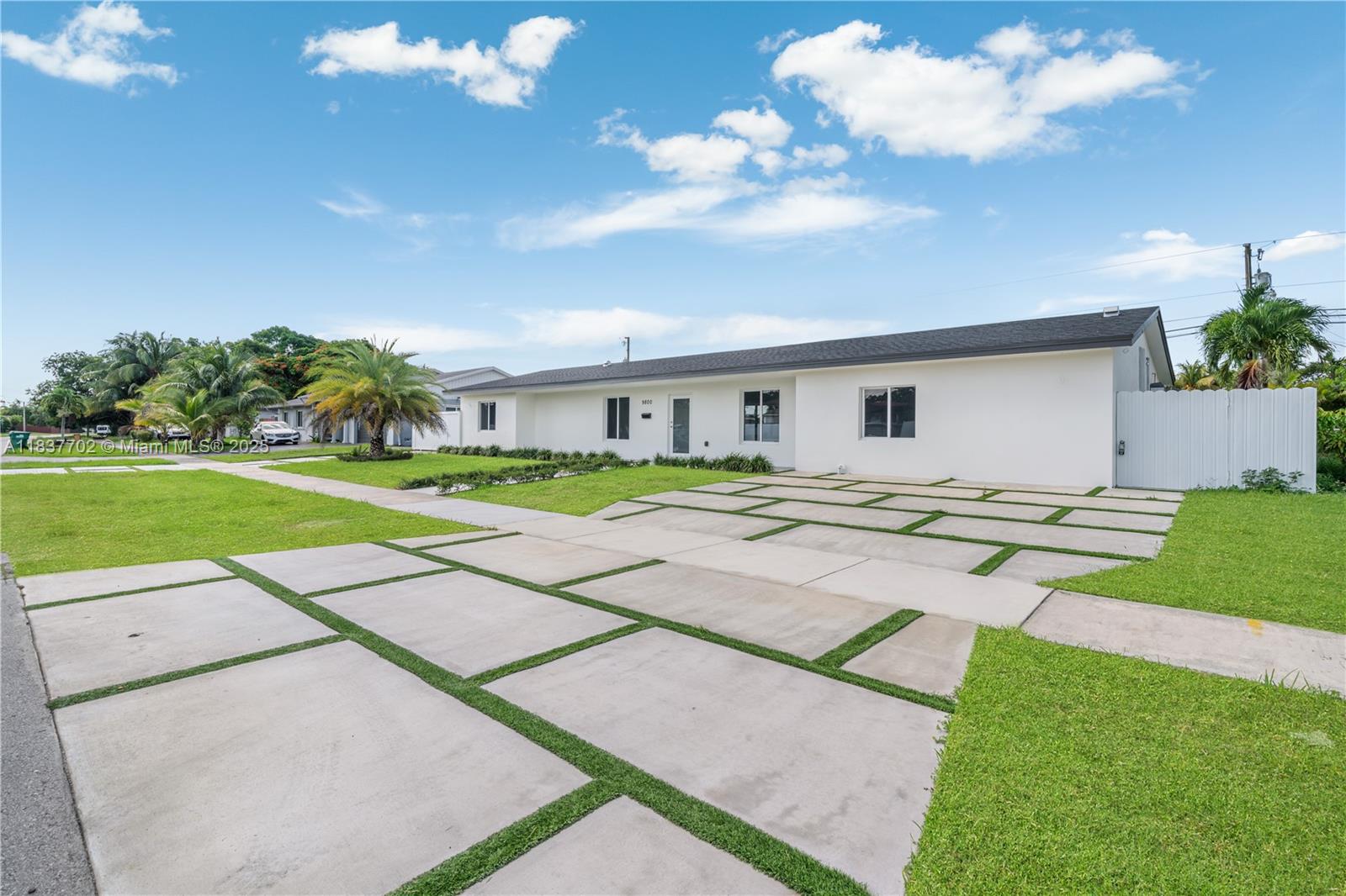 9800 SW 159th St, Miami, FL, 33157/$925,000 2 9800 SW 159th St